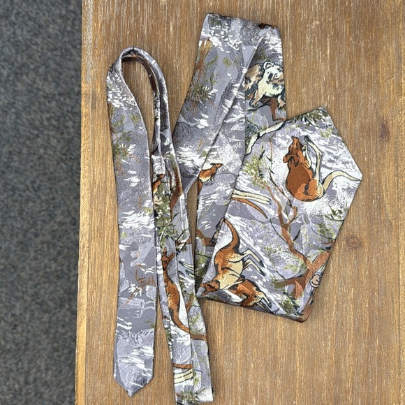 Reed St James Kangaroo Koala Bear Gray Shimmer Tie - Picture 6 of 7